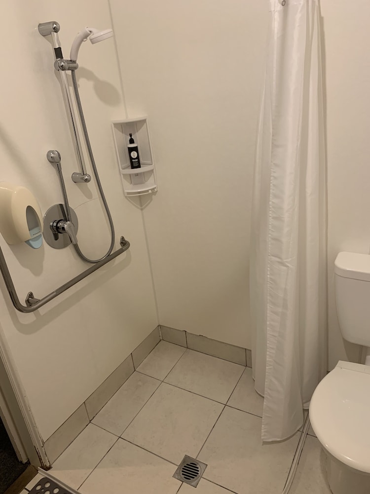 Amber Court Motel 63/63