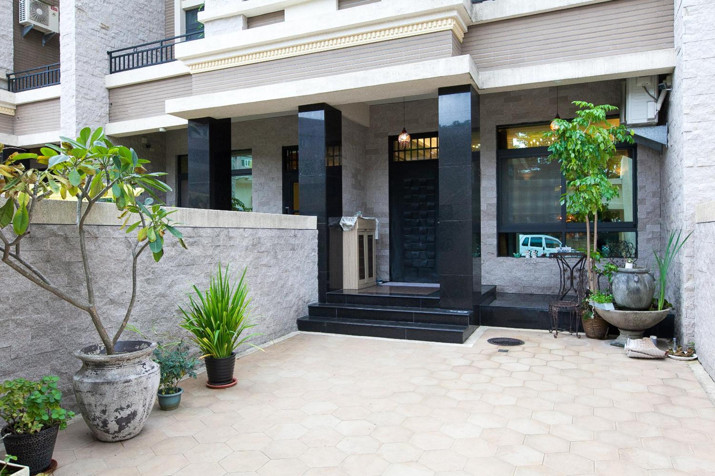 Iris Guest House 2/15