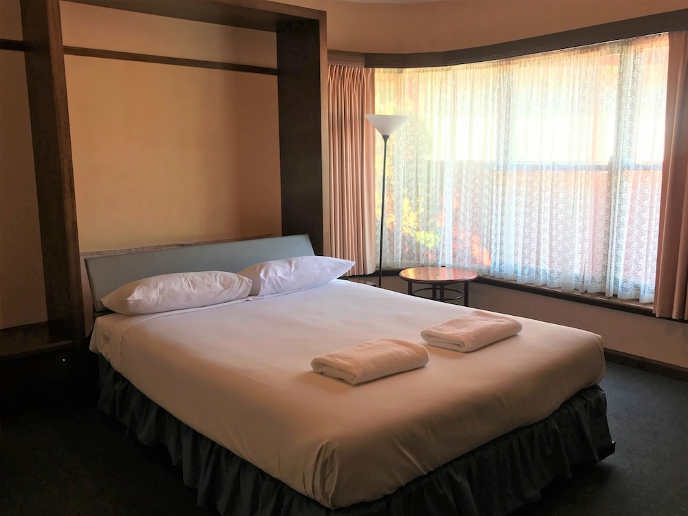 Sovereign Park Motor Inn 23/37