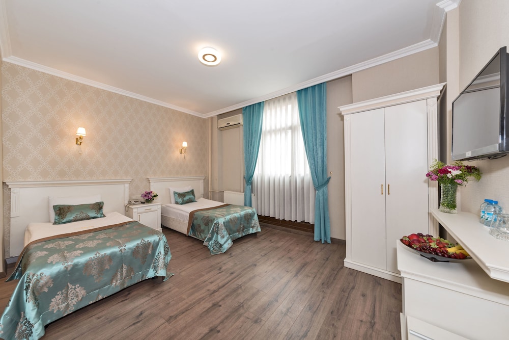 VALIDE HOTEL 40/53