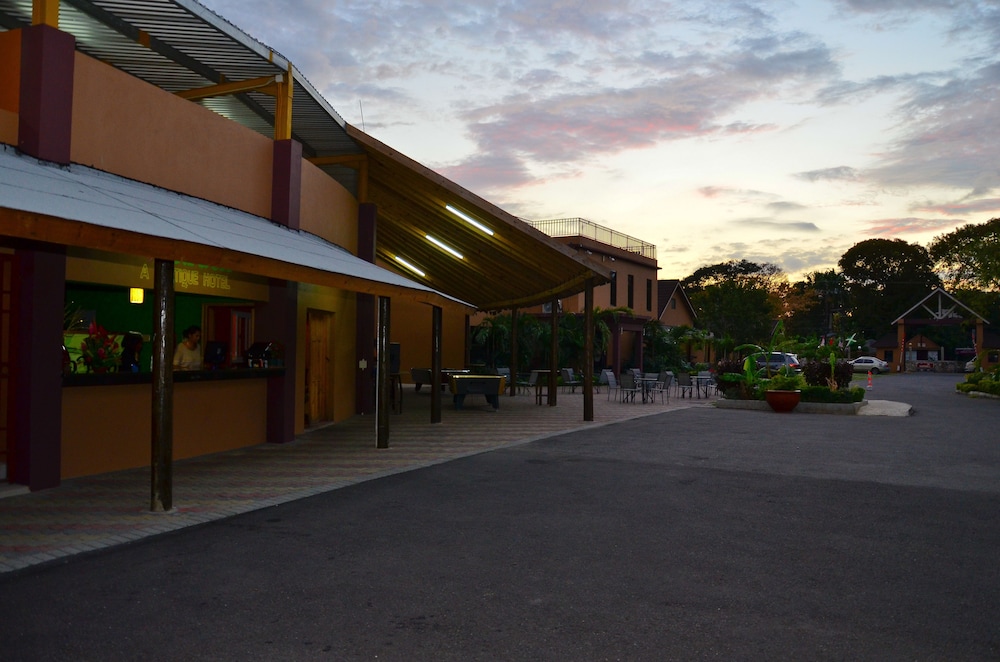 Donway, A Jamaican Style Village 9/44