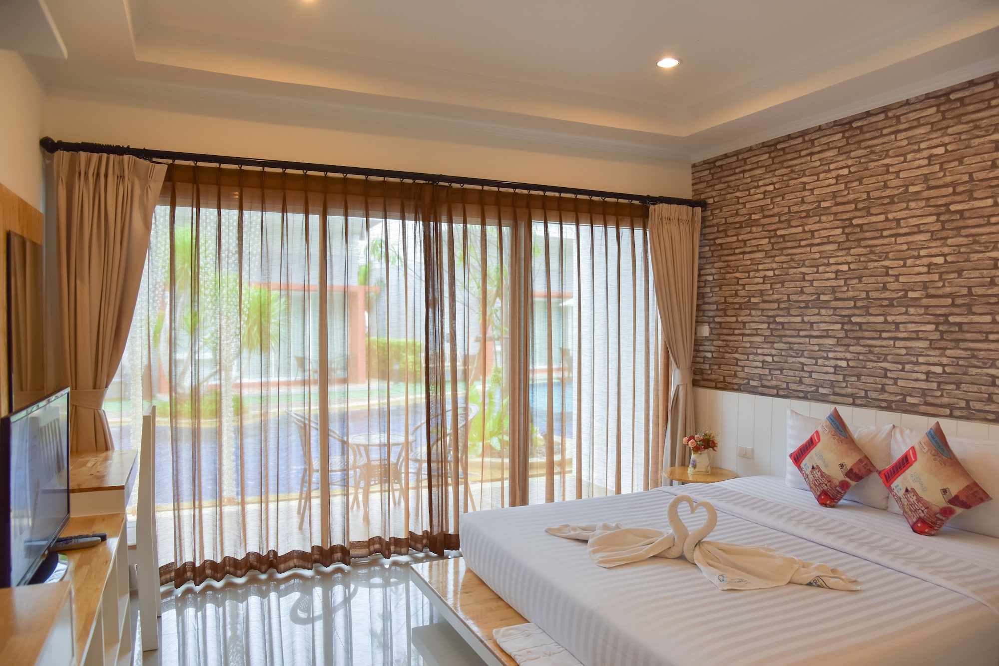 Deluxe, Double Bed, Pool Access