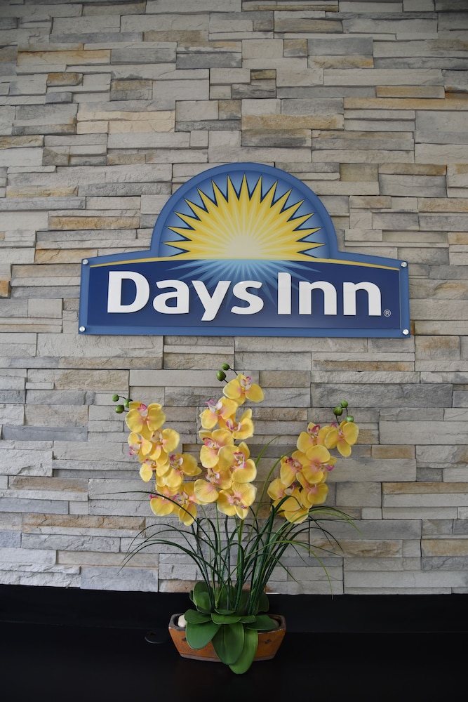 Days Inn By Wyndham Ladson Summerville Charleston 27/48