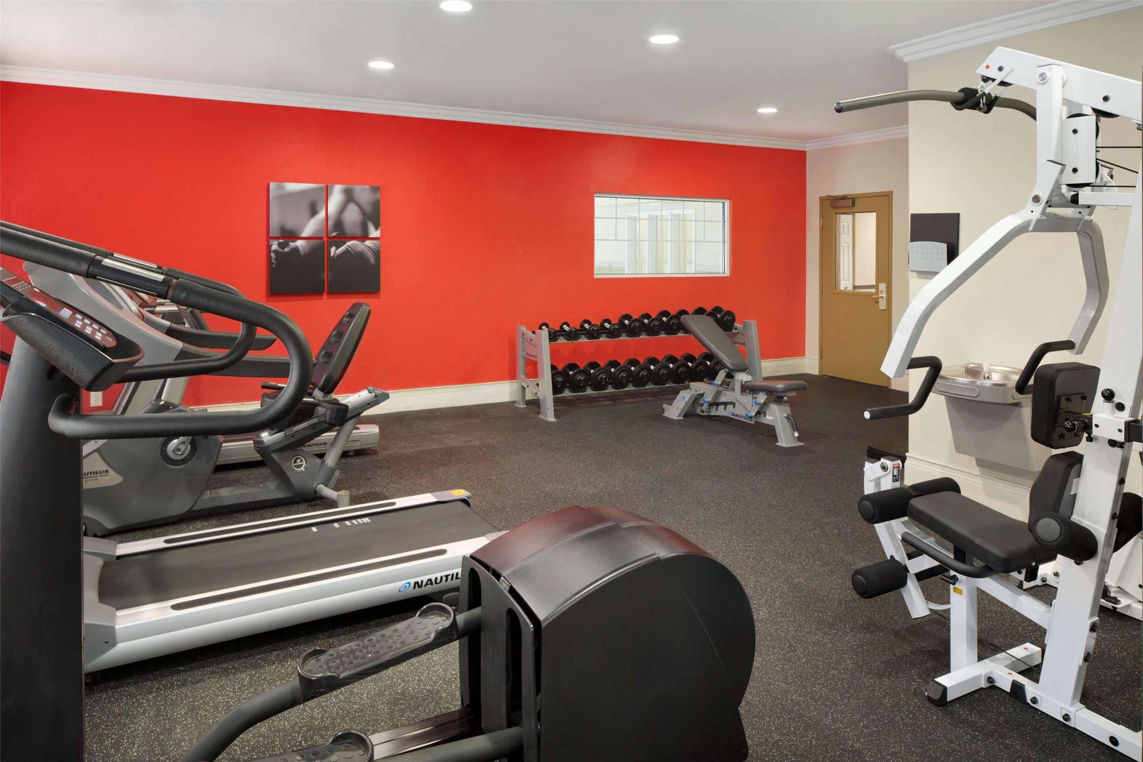 Country Inn & Suites by Radisson, Champaign North, IL 13/23
