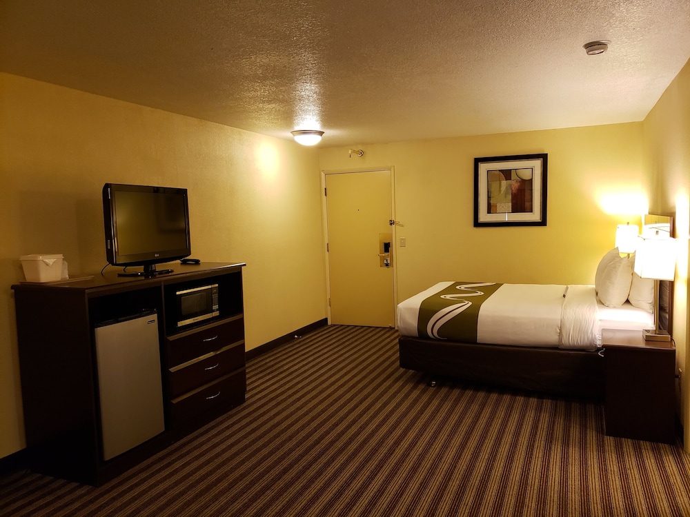 Quality Inn & Suites Vancouver - Hazel Dell 10/59