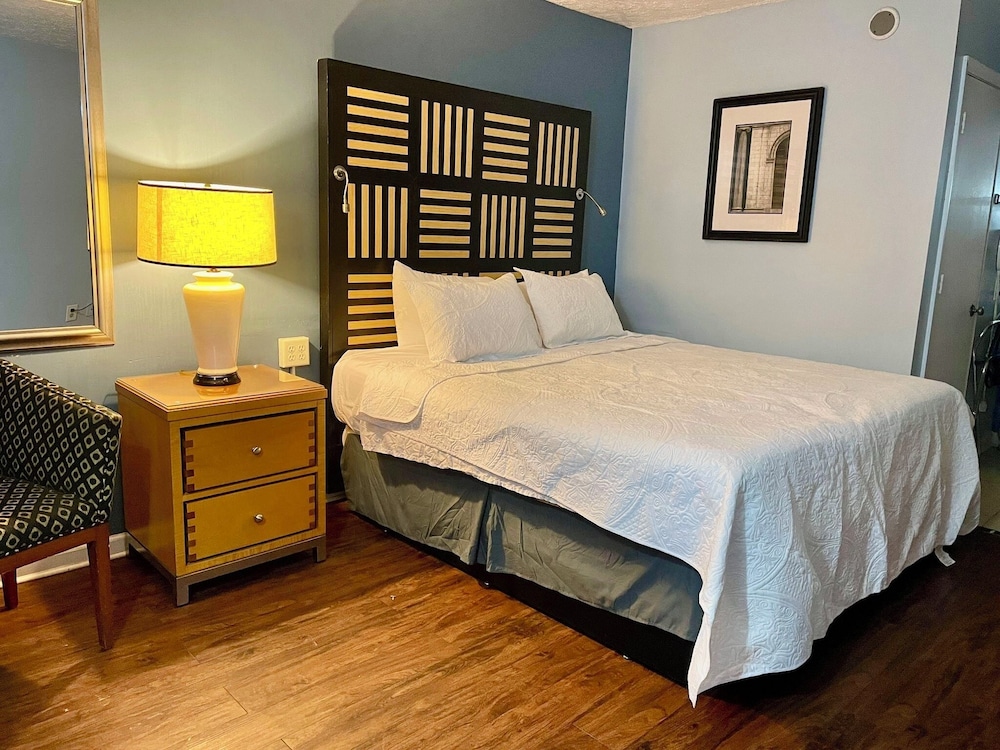 Motel M Lewisburg 30/42