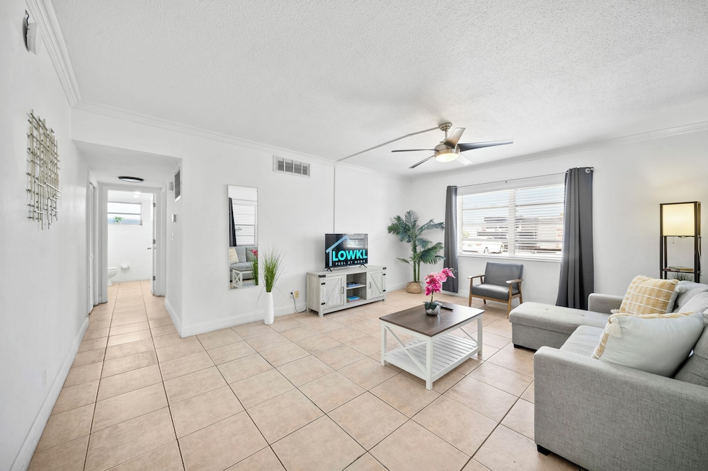 Bayview Regency Apartments By Lowkl 30/50