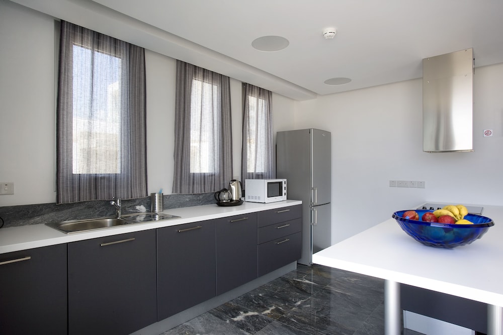 Paradise Cove Luxurious Beach Villas 4/50