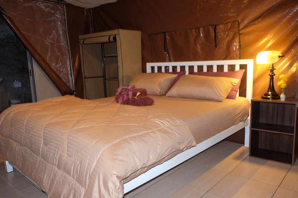 DELUXE, TENT, QUEEN BED, PRIVATE BATHROOM