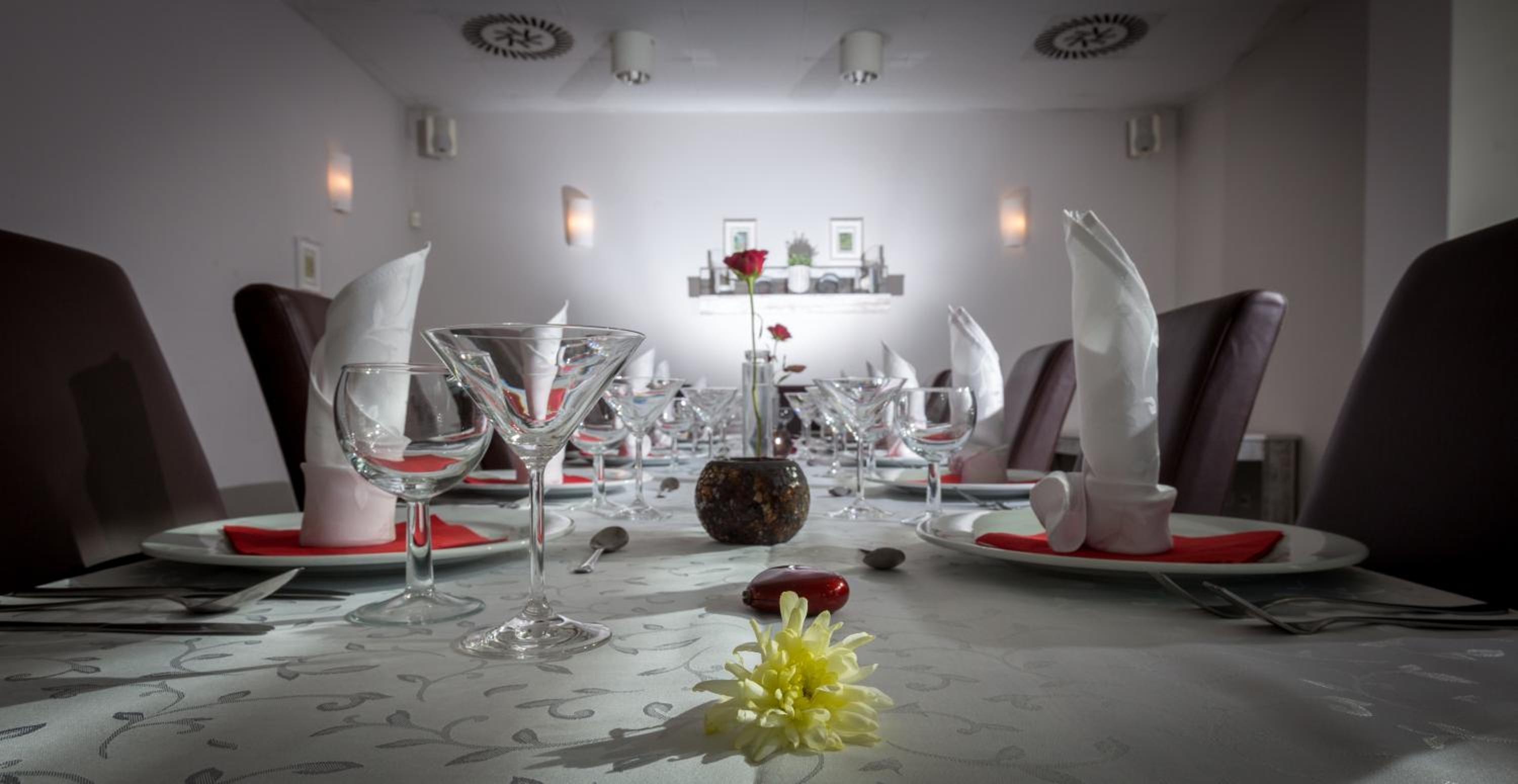 Sareza Hotel 39/48