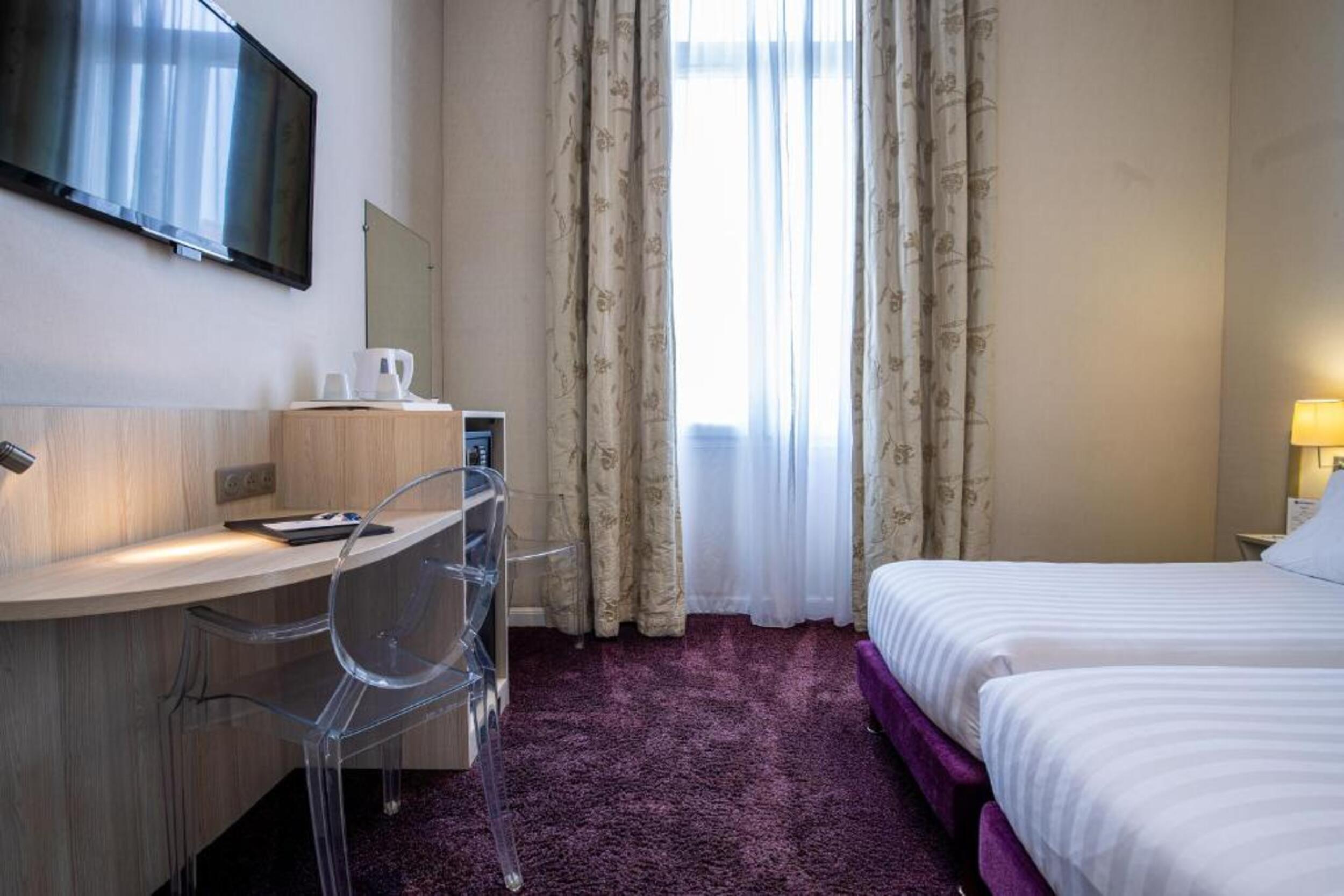 Standard, Twin Beds