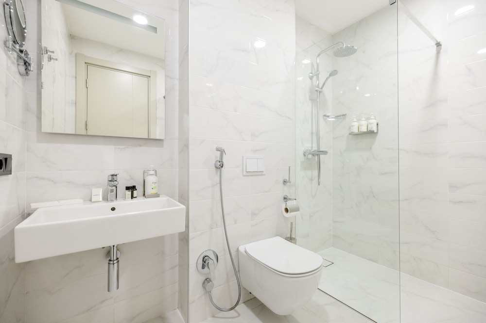 Brosse Garden Hotel 48/49