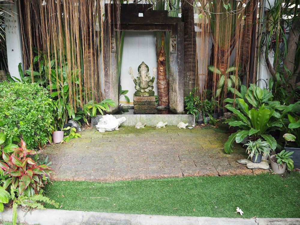 Murraya Residence 72/79