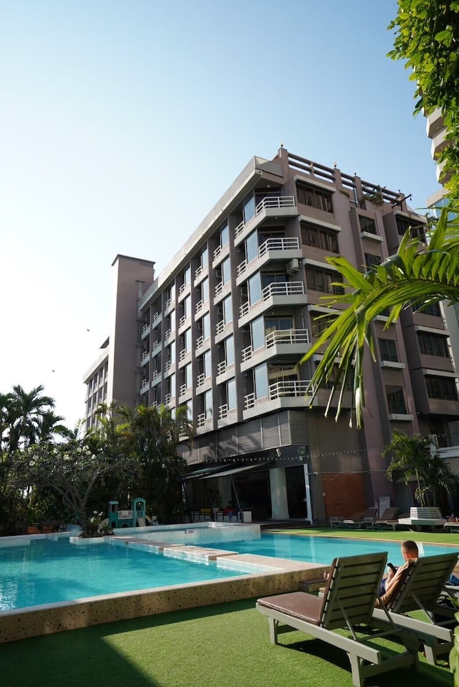 Sandalay Resort Pattaya 2/46