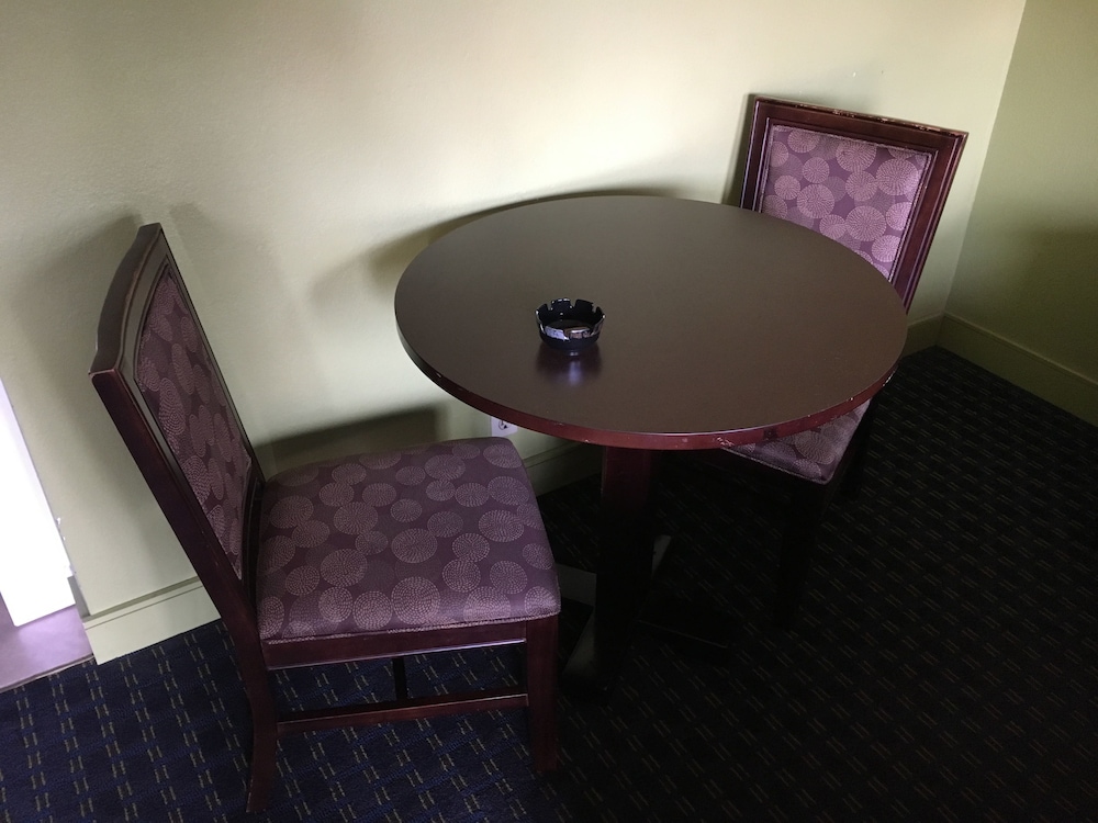 Del Amo Inn 18/26