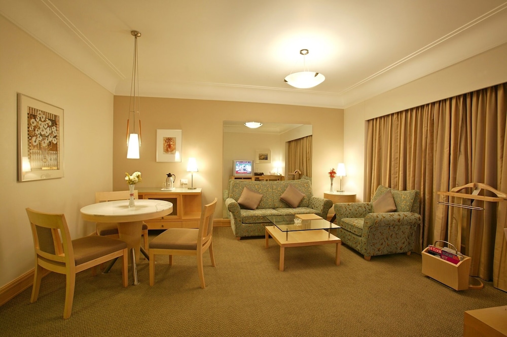 The Imperial Palace Hotel 48/70