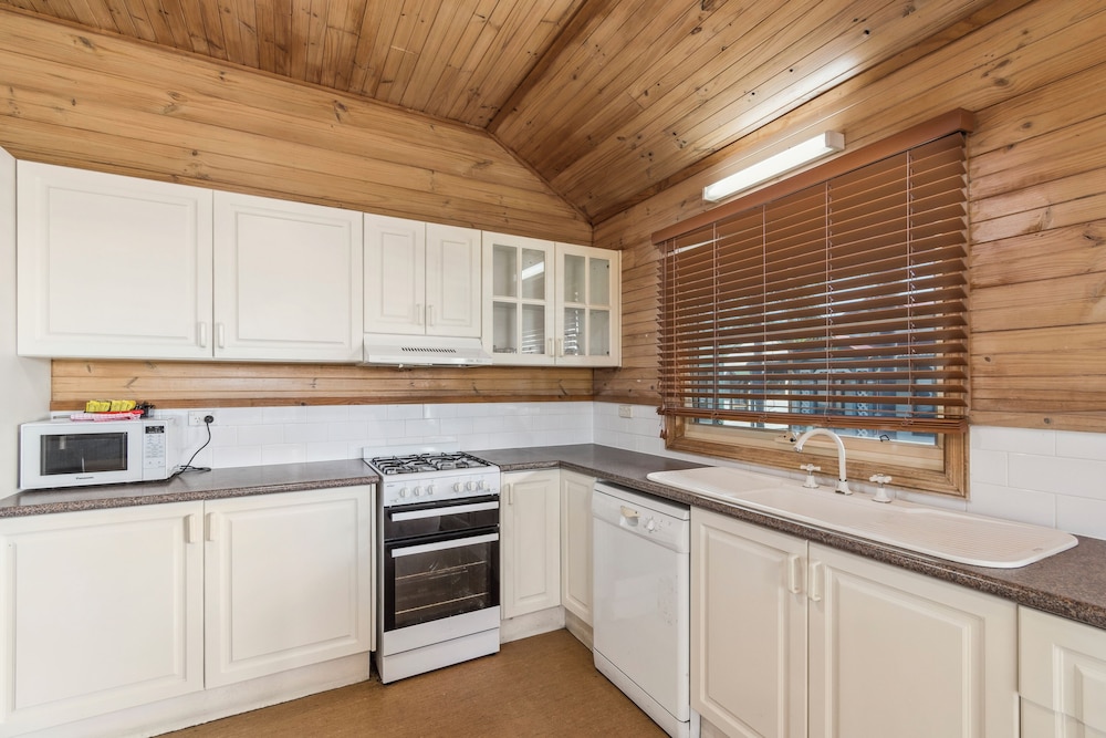 Coachhouse Marina Resort 21/50