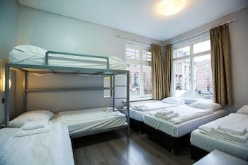 Family, Multiple Beds
