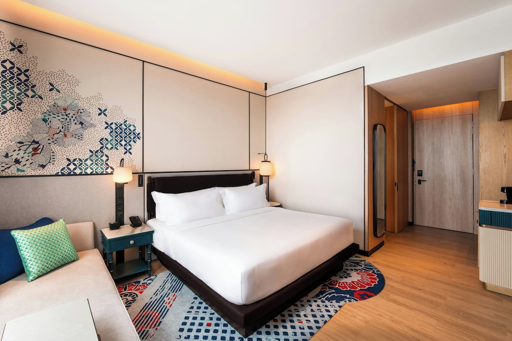 Deluxe, King Bed, with View, Sofa
