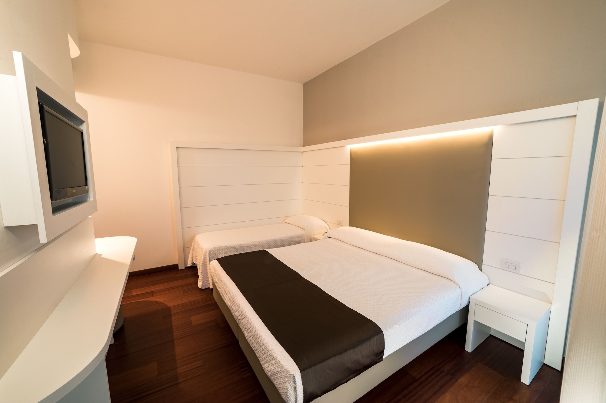 ROOM, TRIPLE