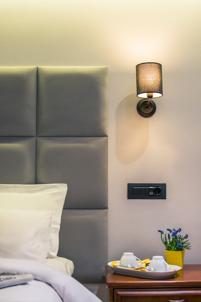 Athens Odeon Hotel 40/69