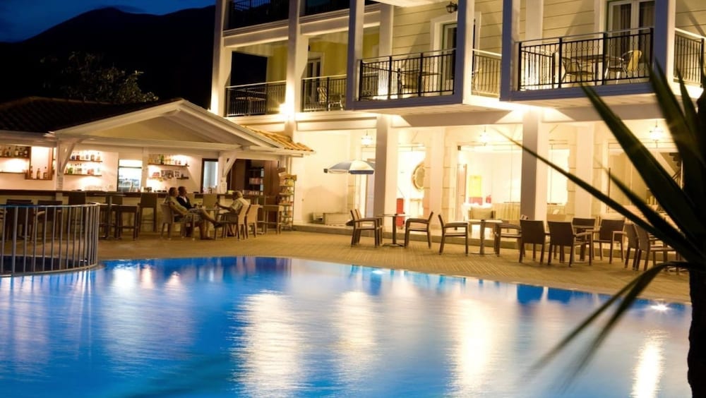 Royal Nidri Hotel & Apartments 13/15