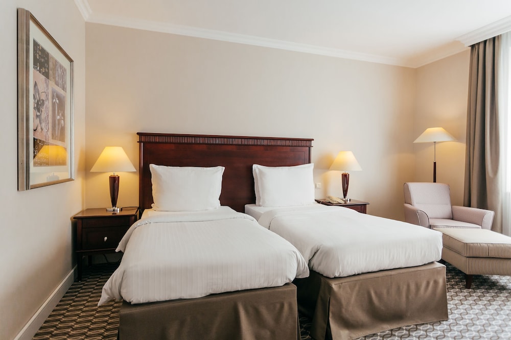 Radisson Blu Carlton 24/73