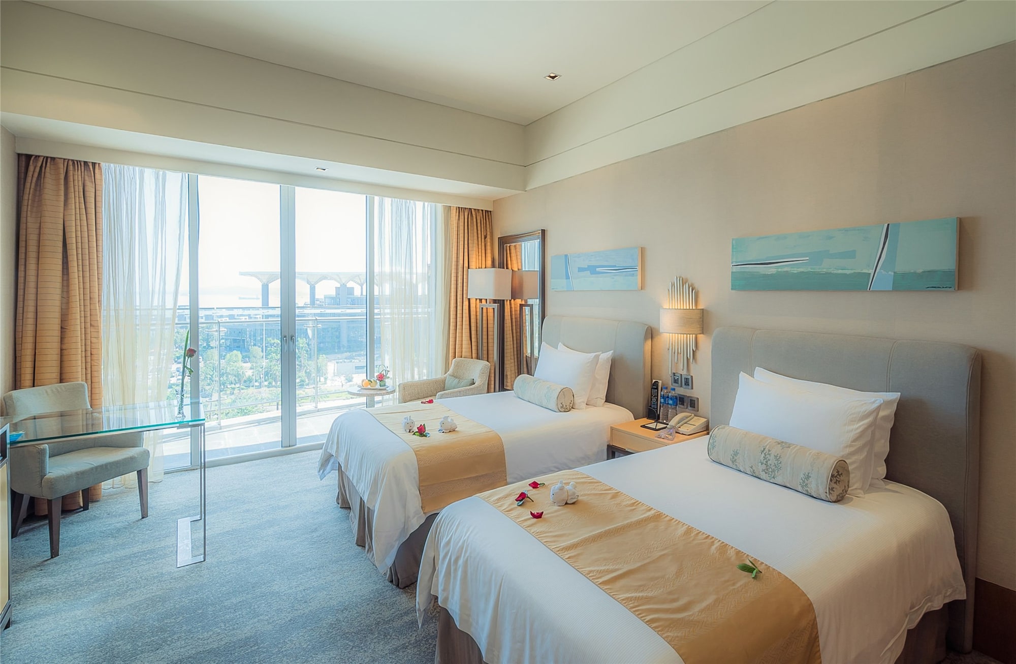 DELUXE SEAVIEW TWIN ROOM