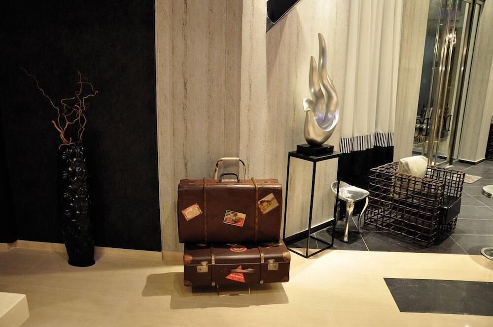 Gallery Art Hotel 43/68