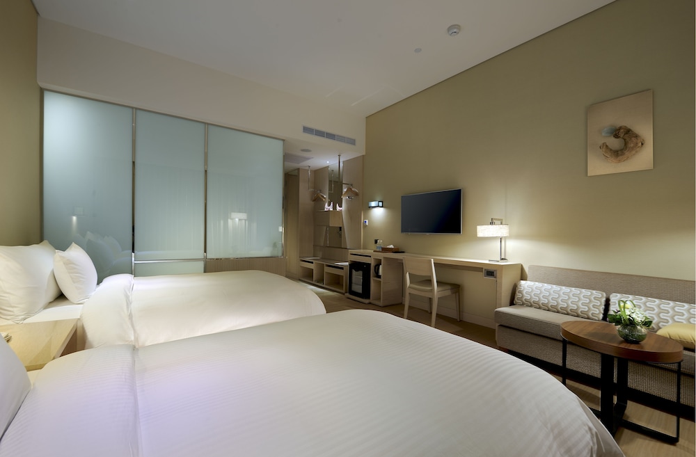 Century Hotel 20/75