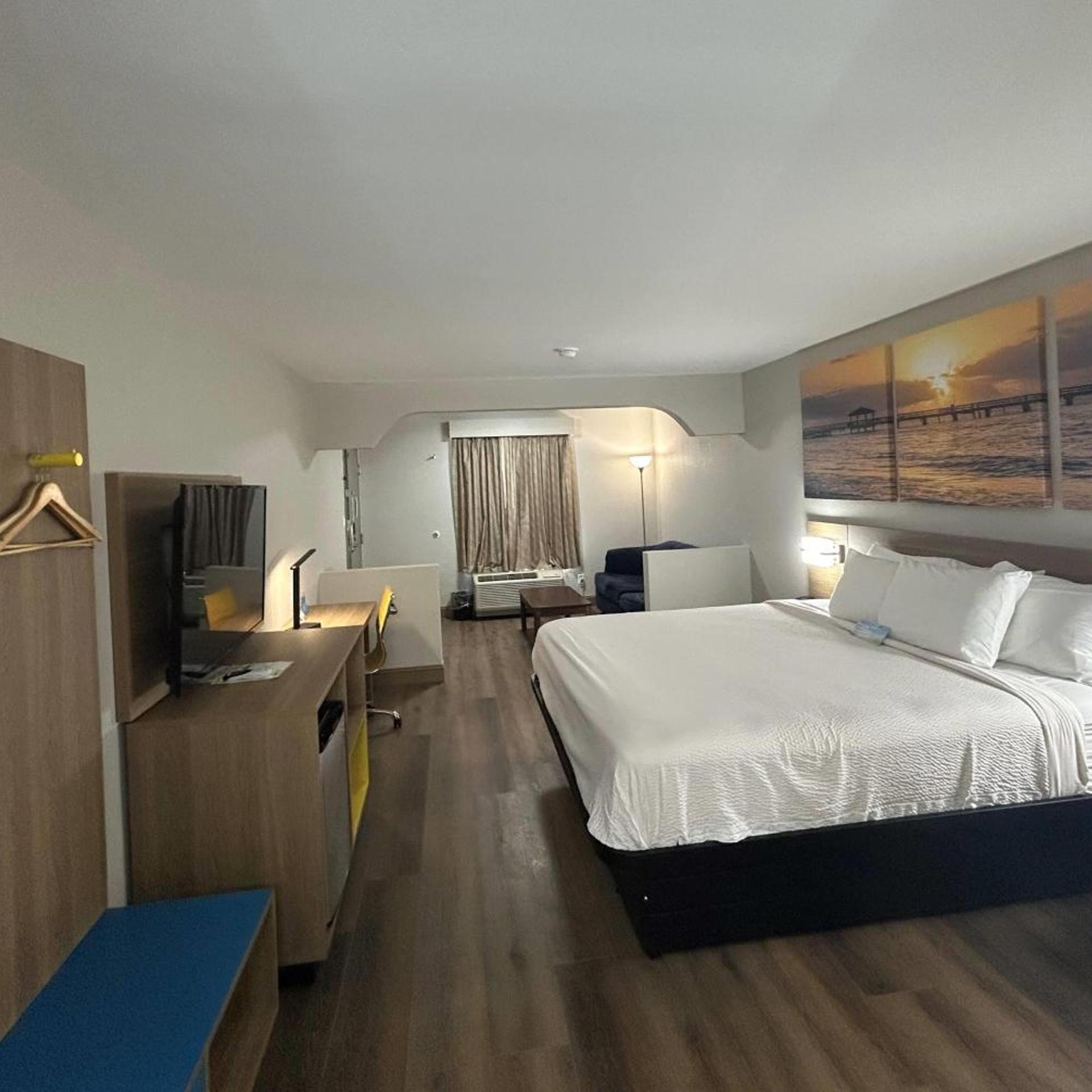 Deluxe, King Bed, Hot Tub