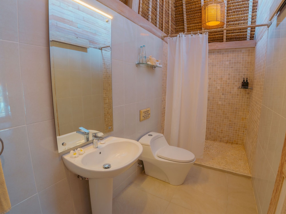 Hai Tide Beach Resort 73/74