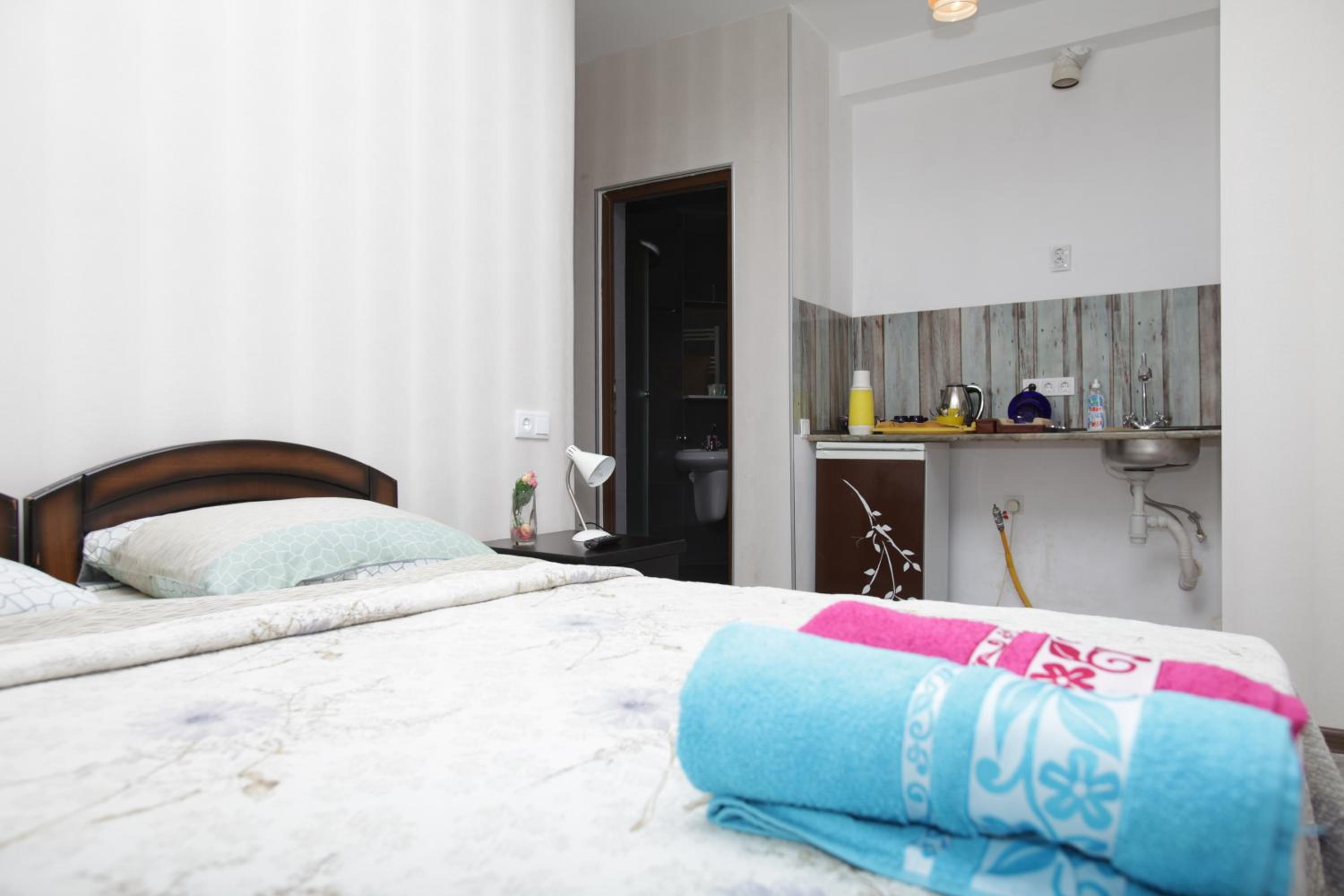Studio, Apartment