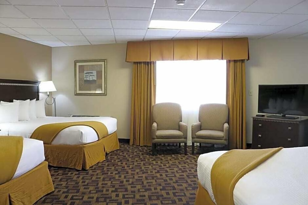 Rodeway Inn McPherson East 12/36