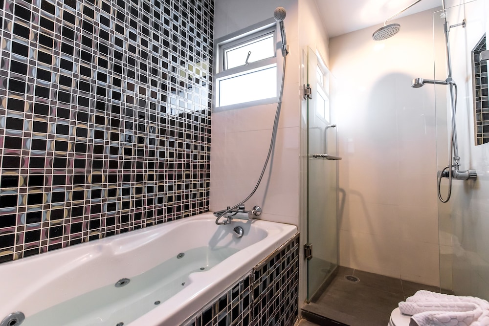 Palette Bella B All Suites Bangkok Hotel 53/57