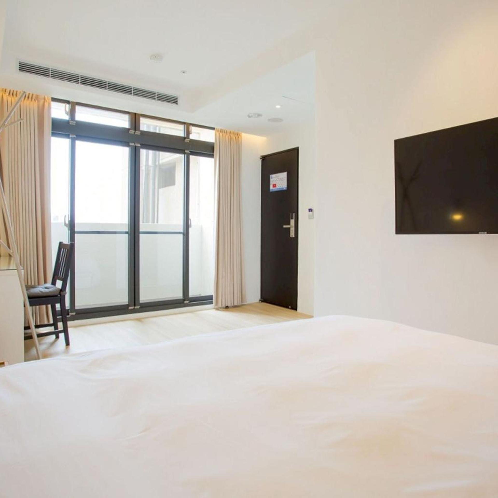 Mini West Hotel 18/50