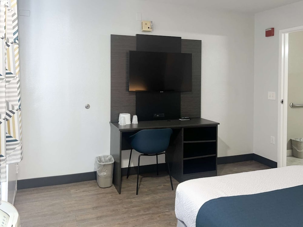 Motel6 Tulare, CA 48/60