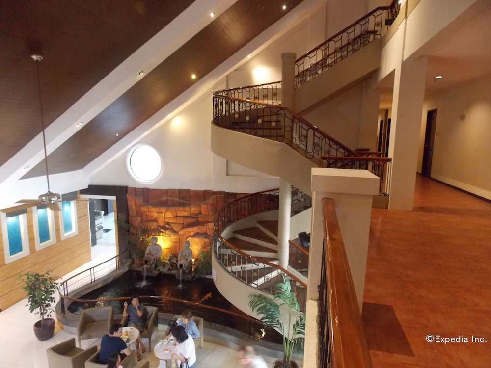 Circle Inn Hotel and Suites 12/63
