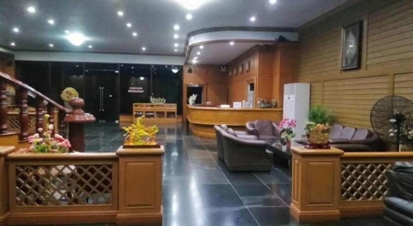 Pathumthani Place Hotel 8/34