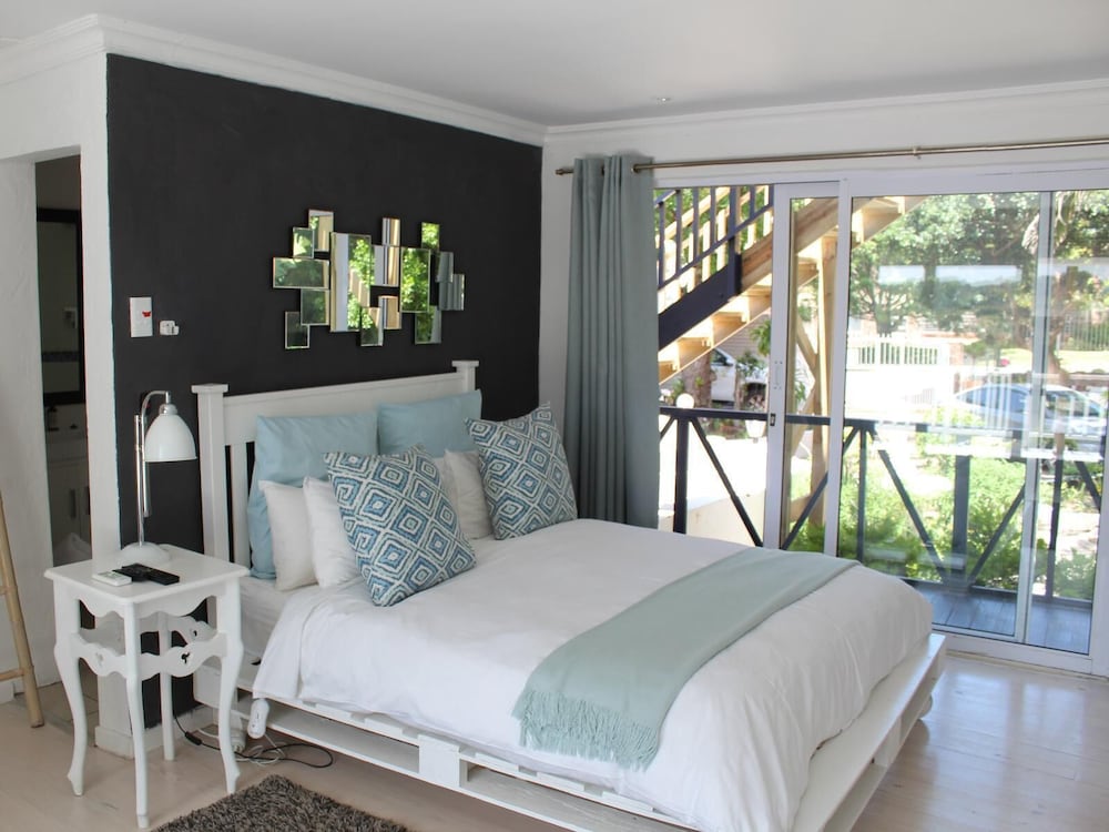 Blue's Guest House 10/33
