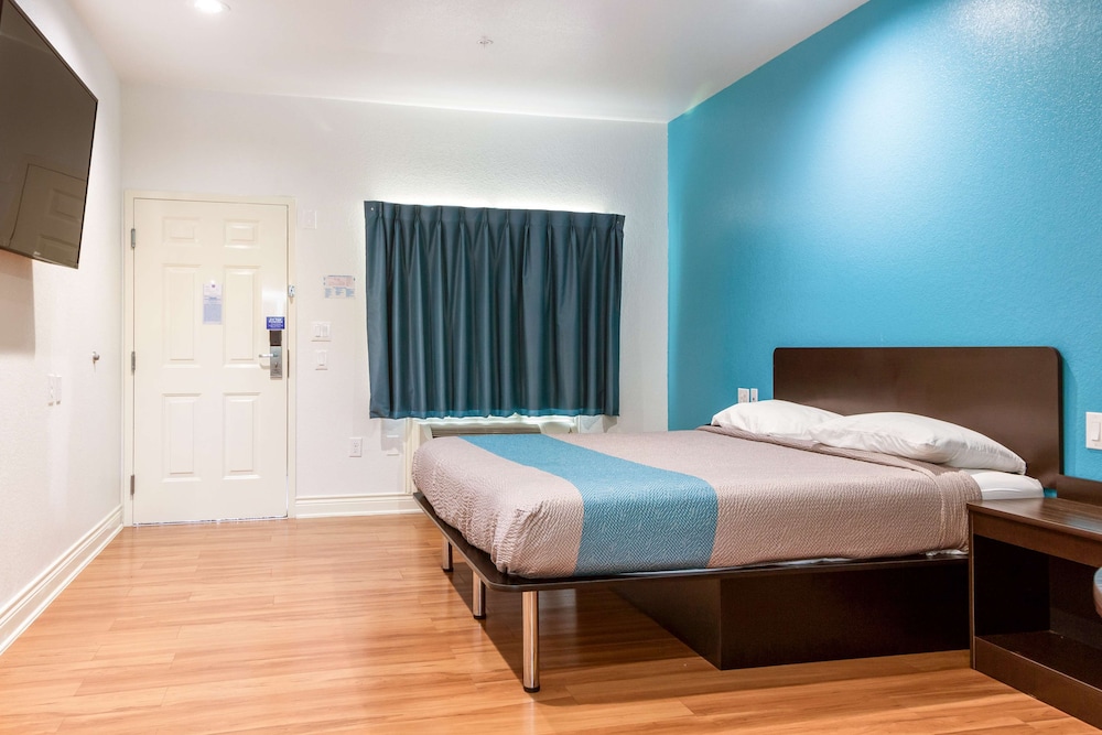 Motel6 Houston, TX - North 25/55