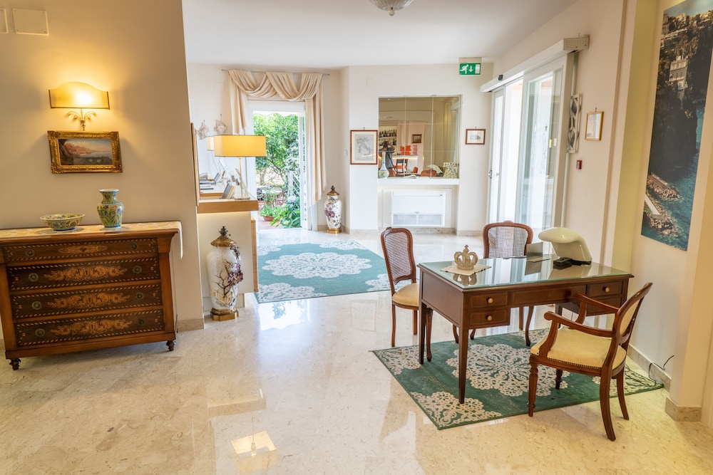 Hotel Regina Sorrento 48/72