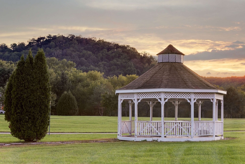 Ramada by Wyndham Richland Center 22/52