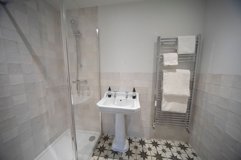 Oak Bank Hotel 59/60