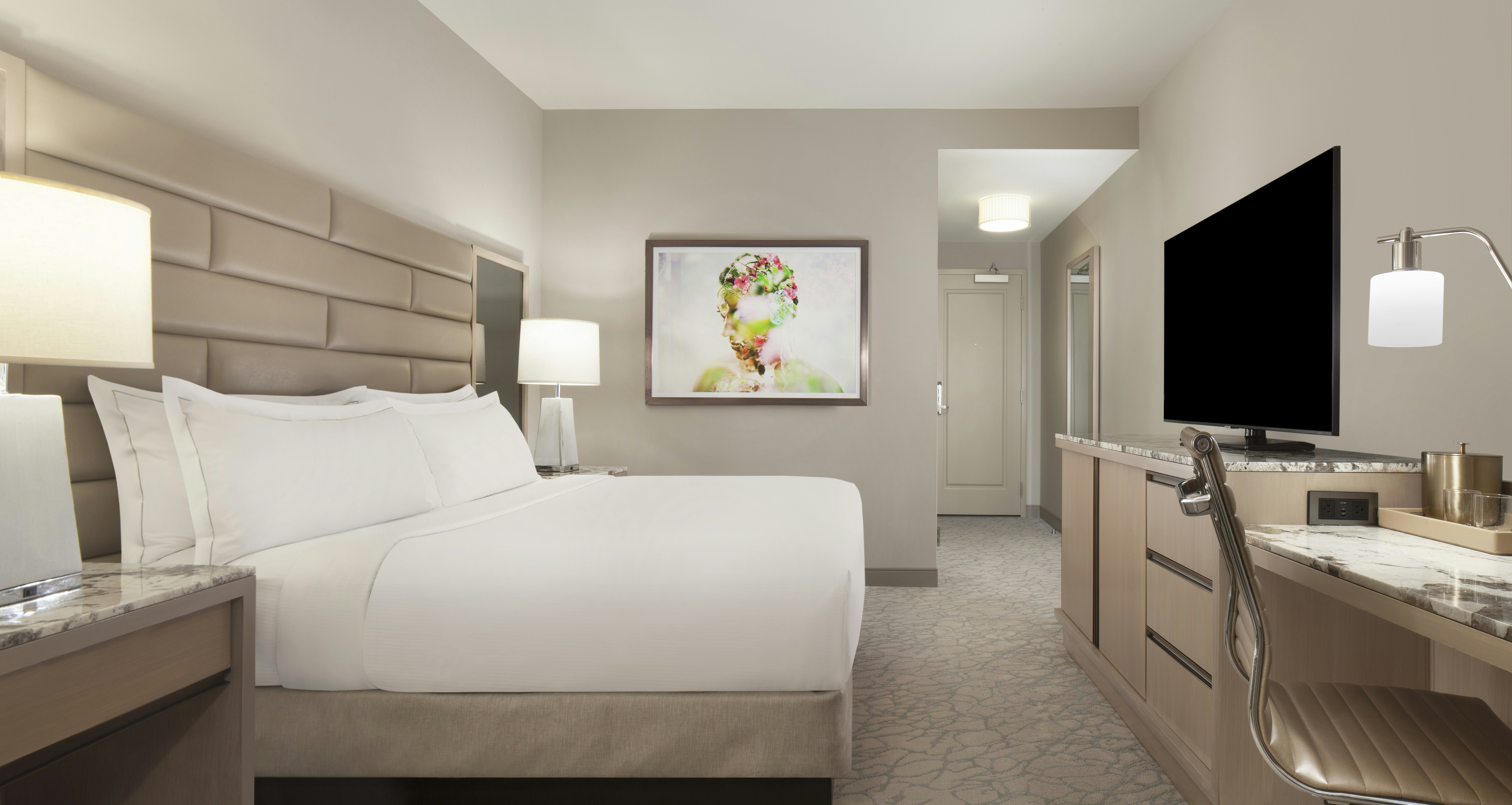 ROOM, KING BED