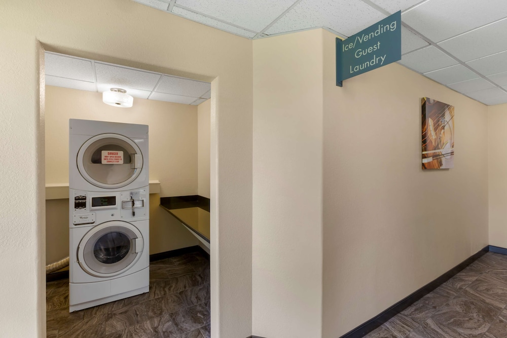 Best Western Plus The Four Corners Inn 34/69