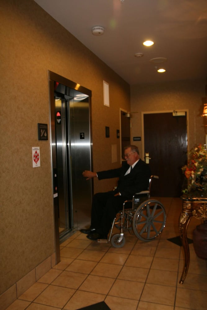 Hampton Inn Marshall, MI 34/40