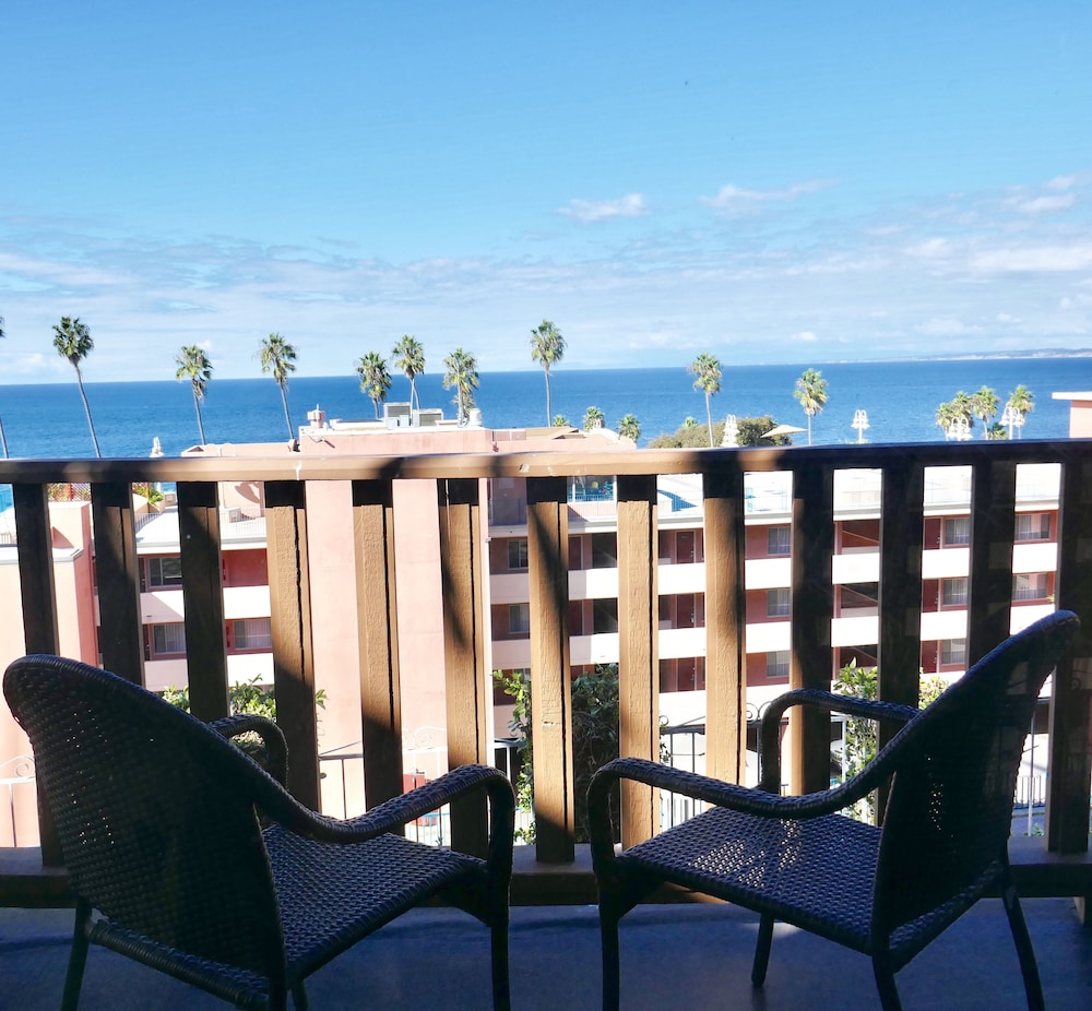 La Jolla Cove Suites 1/65