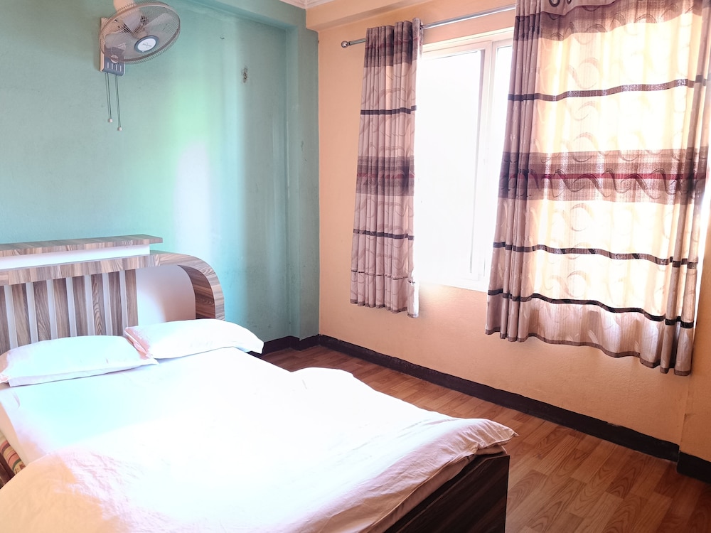 Sara's Backpackers Hotel 32/74