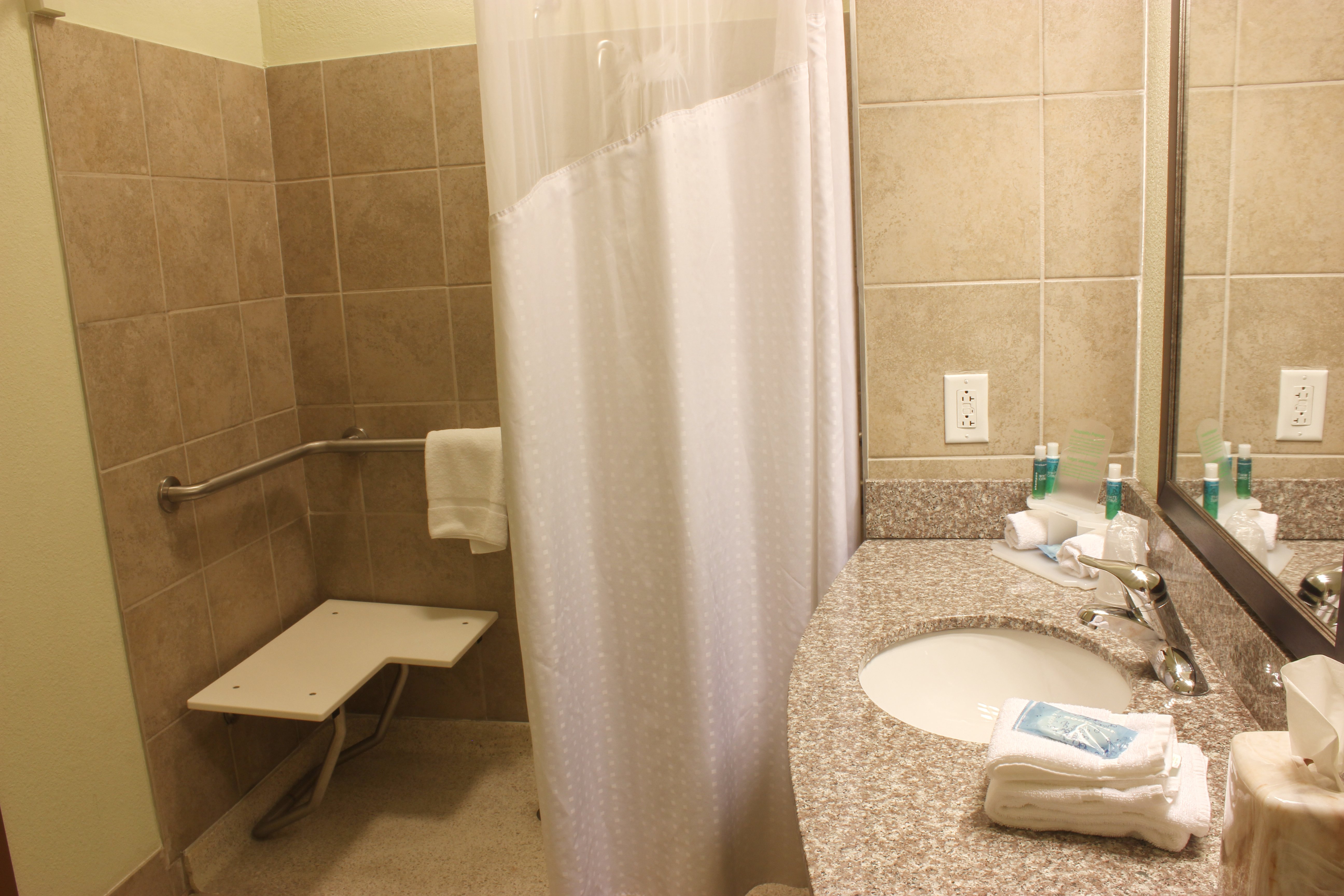 Holiday Inn Express And Suites Lebanon 40/40